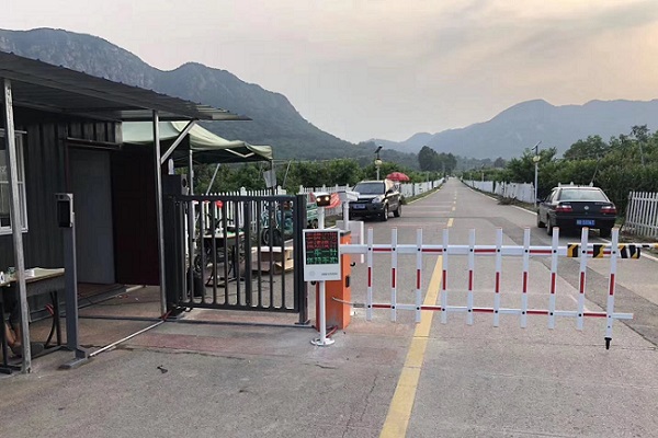 北京順義新村人臉設別廣告門和車牌識別道閘系統(tǒng)