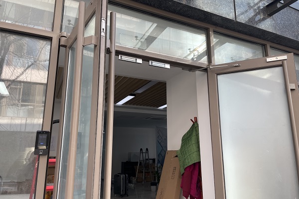 北京明灝科技公司?？低暼四樧R(shí)別遠(yuǎn)程開(kāi)門(mén)門(mén)禁安裝工程